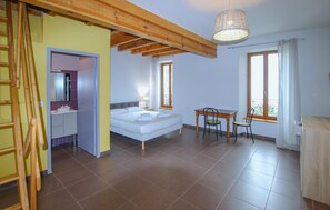 4 chambres, fer et planche à repasser, lit parapluie, Wi-Fi gratuit