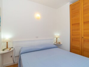 2 bedrooms, travel cot