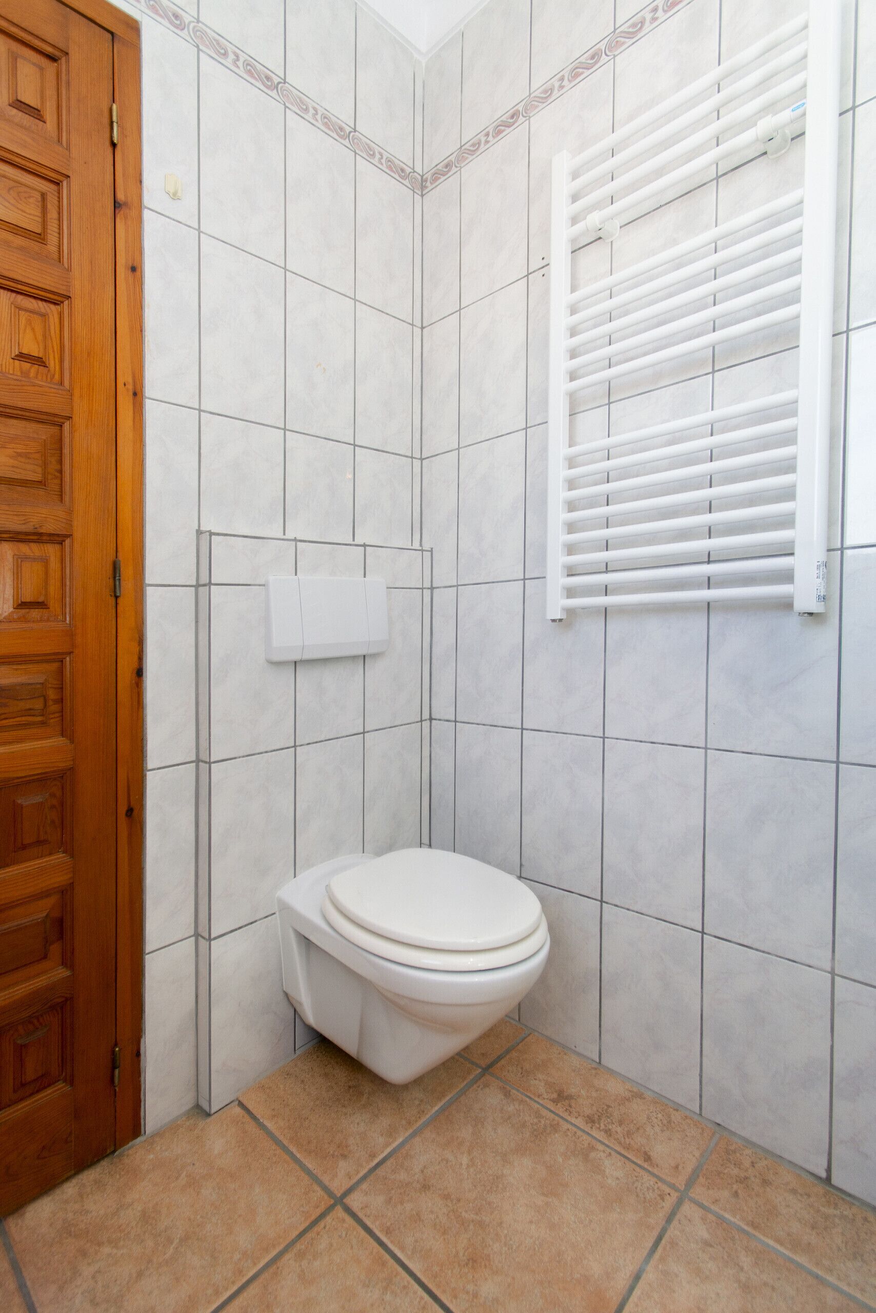 Douche, séchoir à cheveux, serviettes fournies
