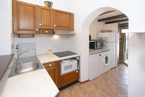 Kühlschrank, Mikrowelle, Ofen, Geschirrspüler