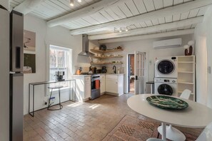 冰箱、微波炉、烤箱、炉灶