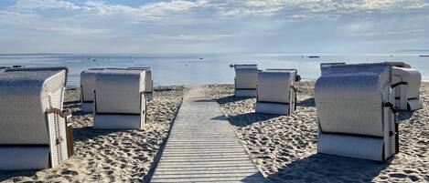 بالقرب من الشاطئ