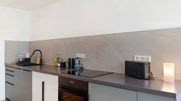 Kühlschrank, Ofen, Herdplatte, Geschirrspüler