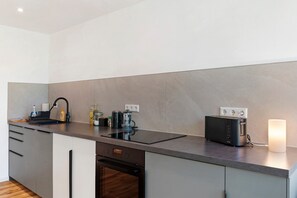 Kylskåp, ugn, spishäll och diskmaskin