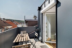Outdoor dining - Apartment 'Nagoldblick Liebeneckstraße' with Balcony and Wi-Fi (Pforzheim)