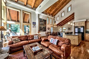 Smart TV, fireplace, video games, offices - Mountain Golf Course Oasis, Hot Tub, Bunk Beds, Beautiful Views, Game Room (Truckee)