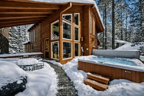 Tina de hidromasaje al aire libre