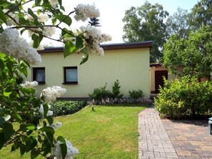Property grounds - Holiday Home – Close to the Beach with Private Terrace and Wi-Fi (Heringsdorf)