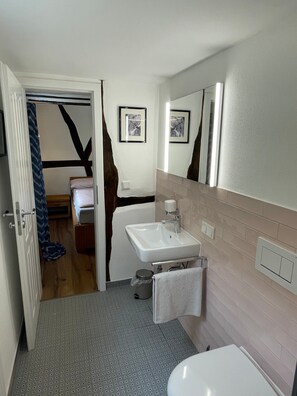 Dutxa, assecador de cabells i tovalloles 