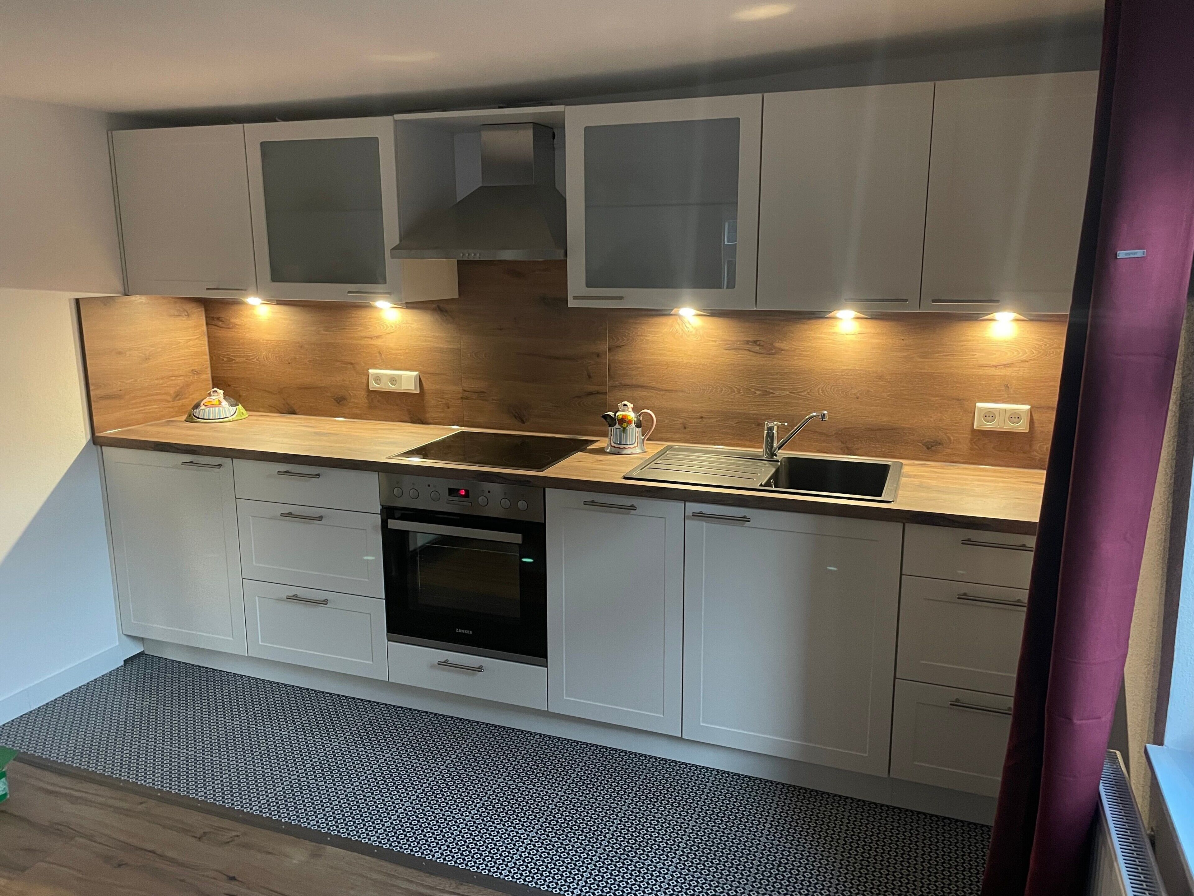 Fridge, oven, stovetop, dishwasher