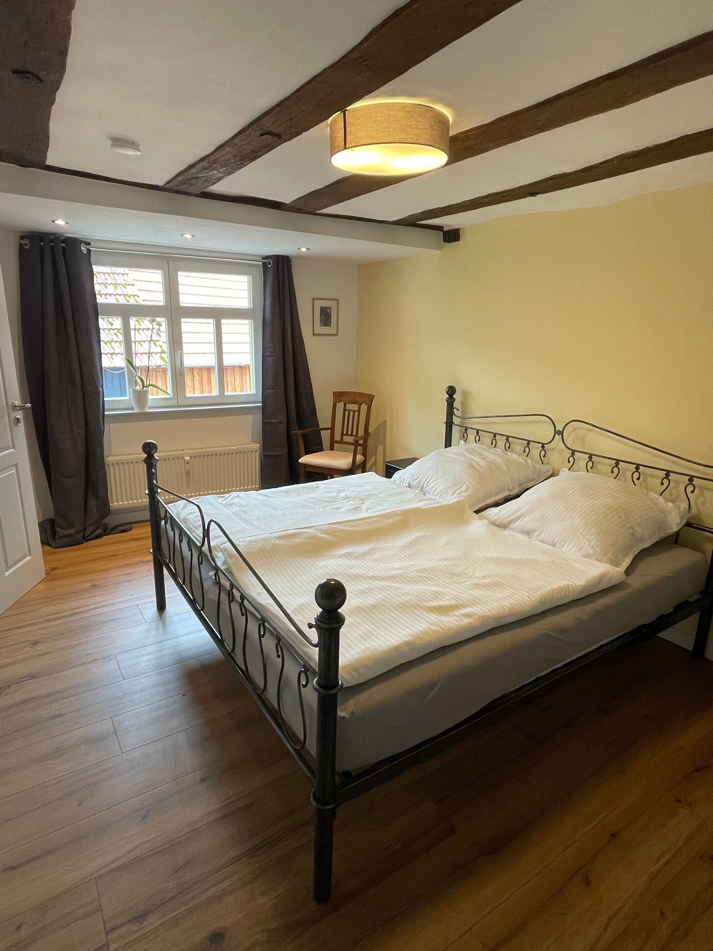 1 室のベッドルーム、WiFi (無料)、ベッドシーツ