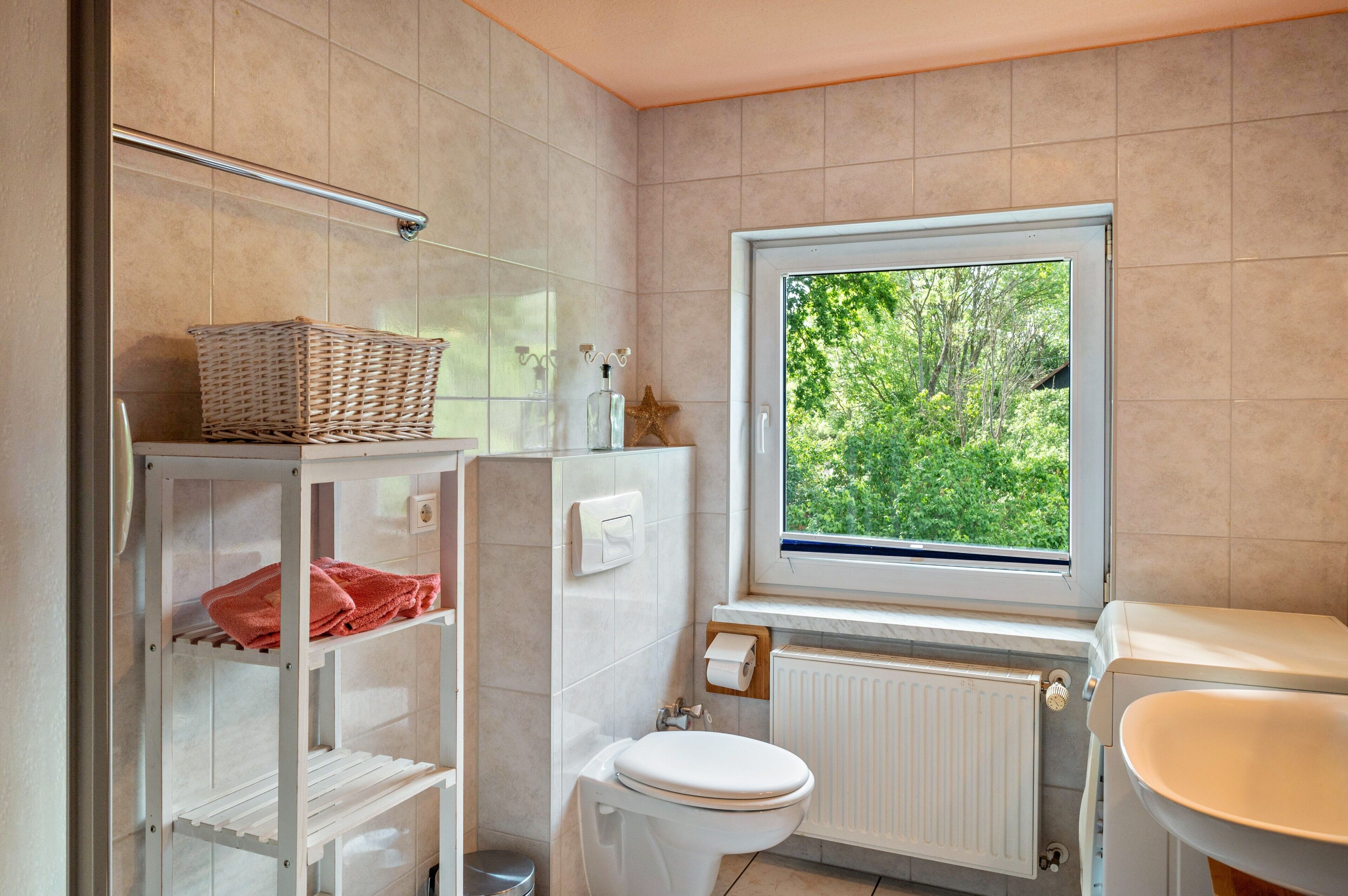 Dusche, Haartrockner, Handtücher