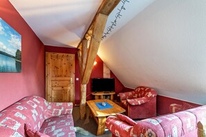 Fernseher, Tischtennisplatte, Stereoanlage