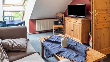 TV, table tennis, stereo