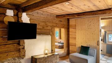Fernseher, Kamin