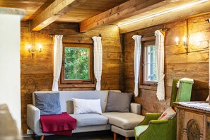 Televisión y chimenea 