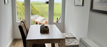 Holiday Home 'Dinas Huus' with Private Terrace, Private Garden and Wi-Fi