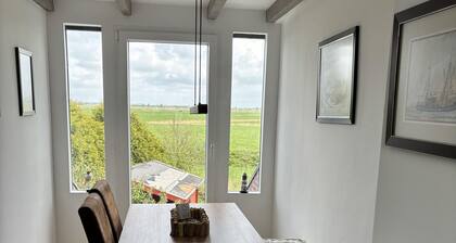 Holiday Home 'Dinas Huus' with Private Terrace, Private Garden and Wi-Fi