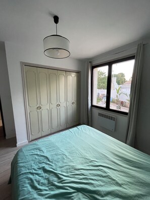 3 bedrooms, iron/ironing board, free WiFi