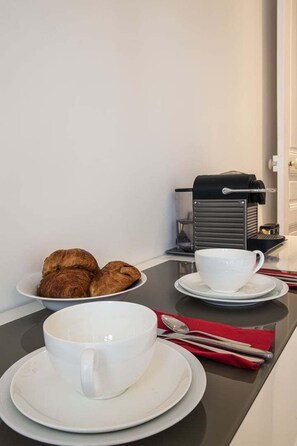 Breakfast meal - Tiny House St Germain (Paris)