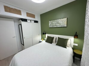 1 bedroom, iron/ironing board, free WiFi, bed sheets - Crucero Apartment. (Almuñécar)
