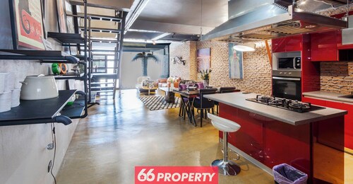 Chic Townhouse in Old City • Chefs Kitchen • Walk to Sunday Market , Thapae Gate