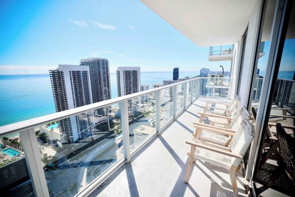 Property grounds - 2 BDR Stunning Ocean View in Hyde Beach House (Hollywood)