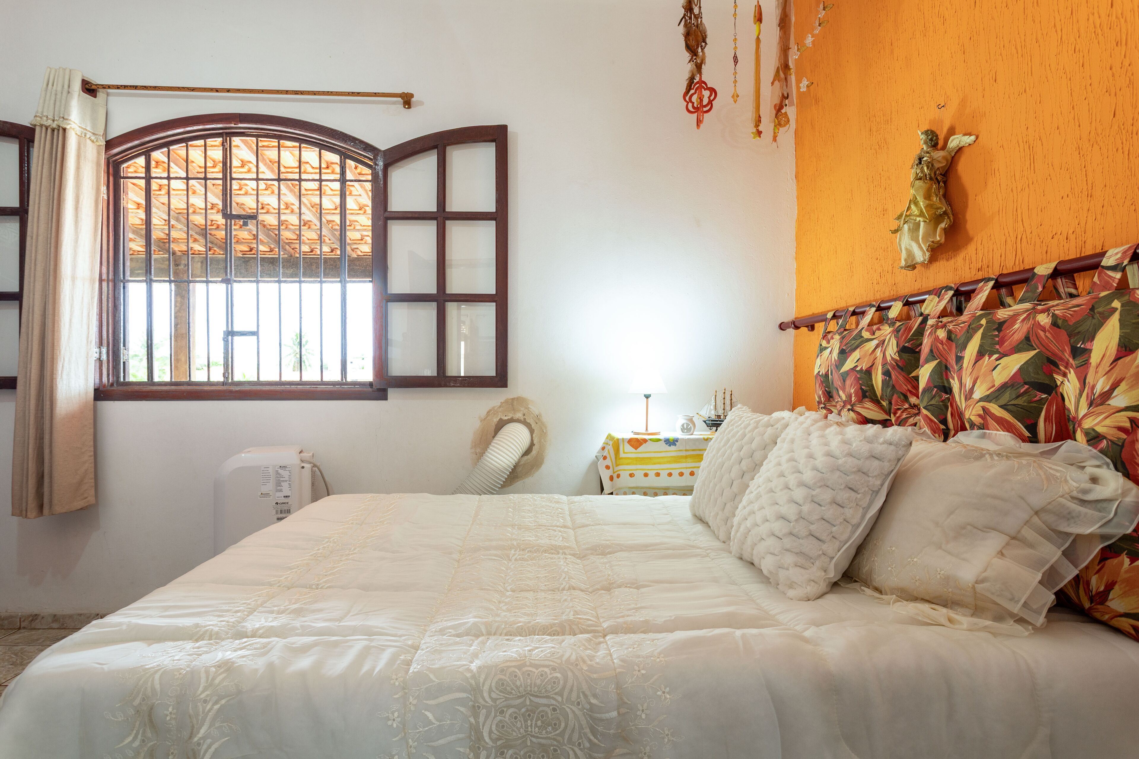 3 dormitorios, escritorio, tabla de planchar con plancha y cuna de viaje