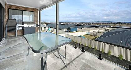 Hillgrove - Sophisticated Entertainer in Bathurst