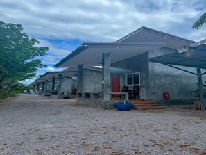 Front of property - Toraneethai Homestay Amphawa (Amphawa)