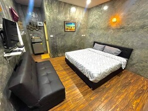 Deluxe Double Room | Desk, laptop workspace, free WiFi, bed sheets