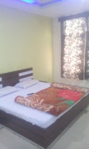 Free WiFi, bed sheets - Hotel Jadav Chittorgarh (Chittorgarh)