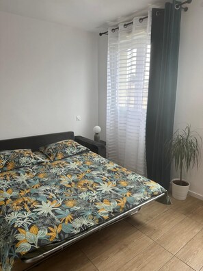 WiFi, bed sheets