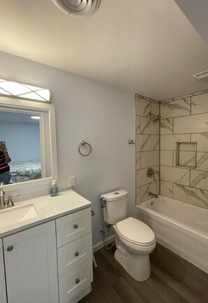 Toallas, jabón, papel de baño 