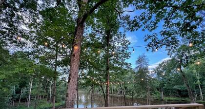 Cozy Waterfront Retreat at McMichael Farms