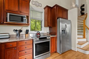 Fridge, microwave, oven, stovetop - 2 Cabins & Views for Miles~ Hot Tubs~ Pool Table (Mars Hill)