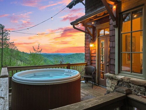2 Cabins & Views for Miles~ Hot Tubs~ Pool Table