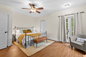 7 bedrooms, desk, iron/ironing board, travel crib - 2 Cabins & Views for Miles~ Hot Tubs~ Pool Table (Mars Hill)