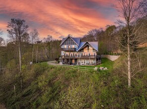 Exterior - 2 Cabins & Views for Miles~ Hot Tubs~ Pool Table (Mars Hill)