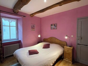 3 chambres, fer et planche à repasser, Wi-Fi gratuit