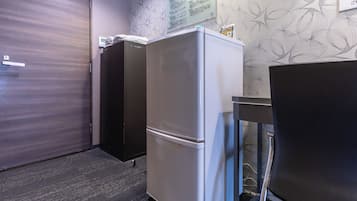 Shared Dormitory, Mixed Dorm, Non Smoking, Shared Bathroom (with TV, Outlet, Wifi) | Shared kitchen facilities