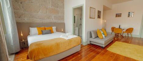 Silitysrauta/-lauta, ilmainen Wi-Fi, vuodevaatteet