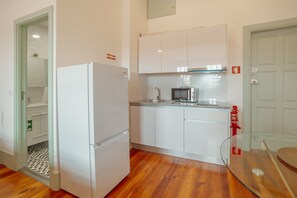 冷蔵庫、電子レンジ、コーヒー / ティーメーカー、電気ポット