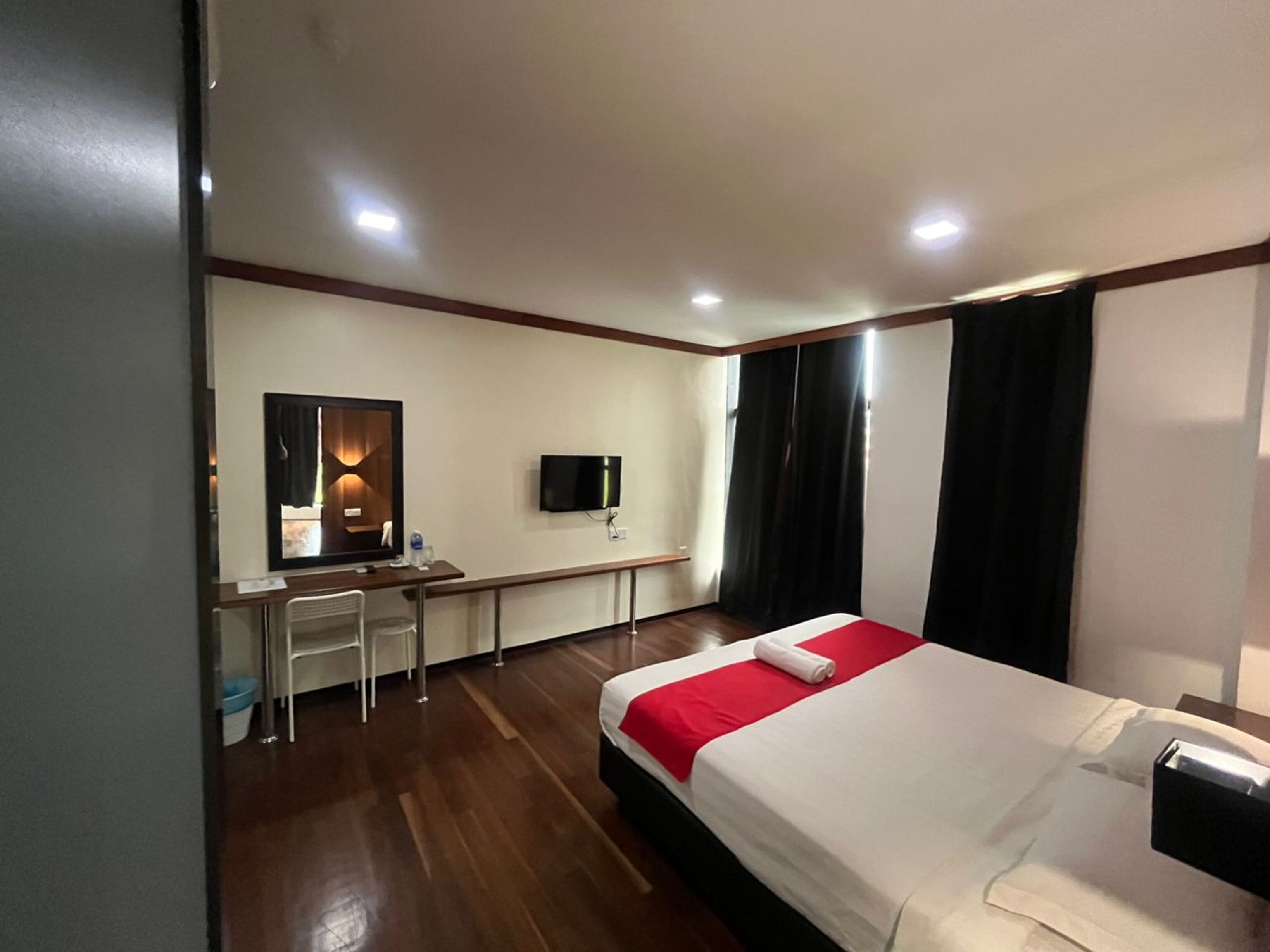 Laptop workspace, free WiFi, bed sheets