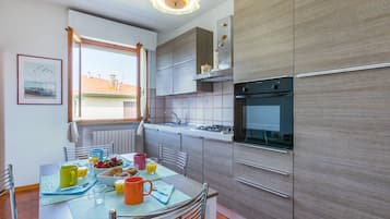 Frigorifero, microonde, forno, lavastoviglie