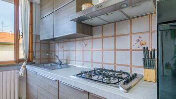 Fridge, microwave, oven, dishwasher