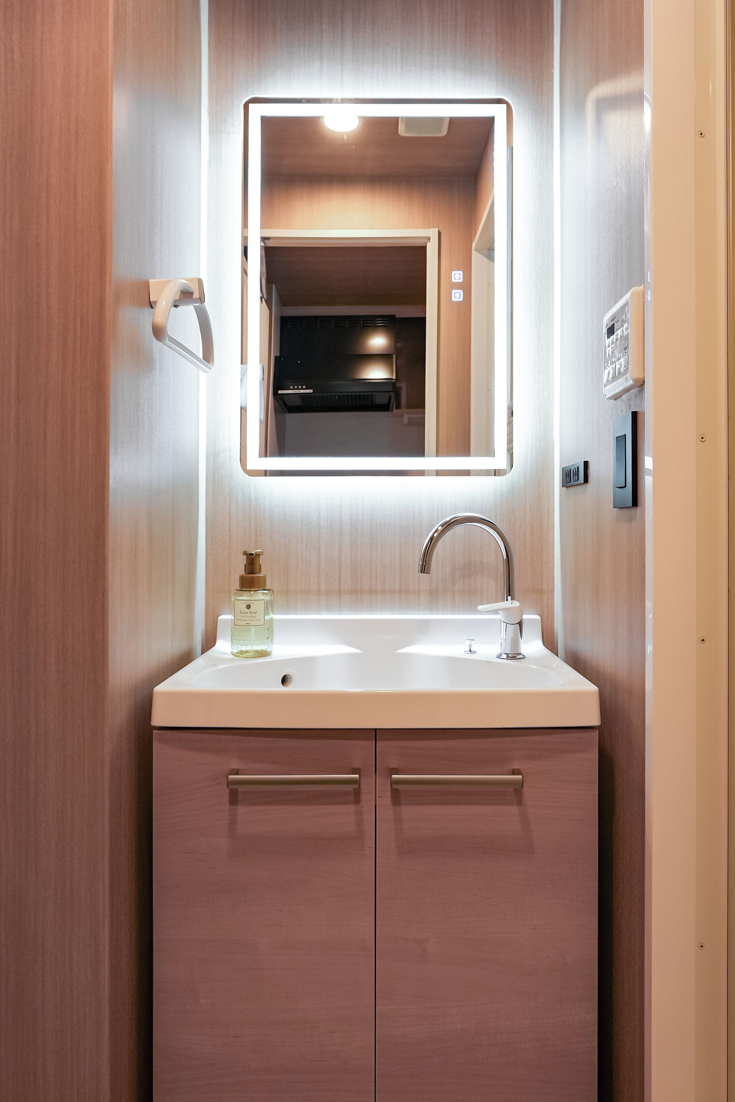 Ensemble douche/baignoire, articles de toilette gratuits, sèche-cheveux