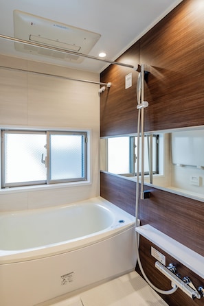 Standard Quadruple Room, 2 Queen Beds, Non Smoking | Bathroom | Combined shower/bathtub, free toiletries, hair dryer, slippers - Apartment Hotel 11 Shinsaibashi (Osaka)
