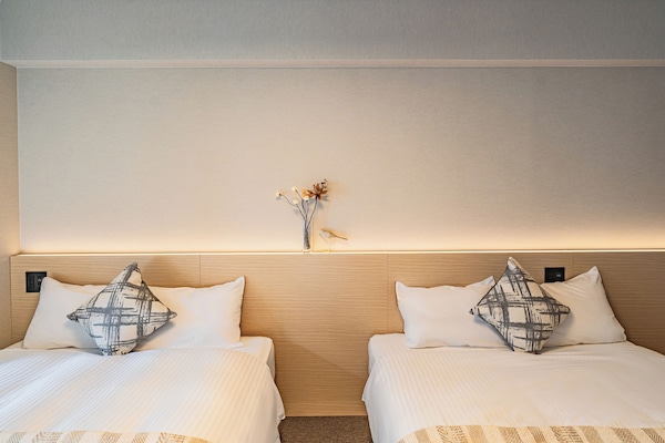 Standard Quadruple Room, 2 Queen Beds, Non Smoking | Soundproofing, free WiFi