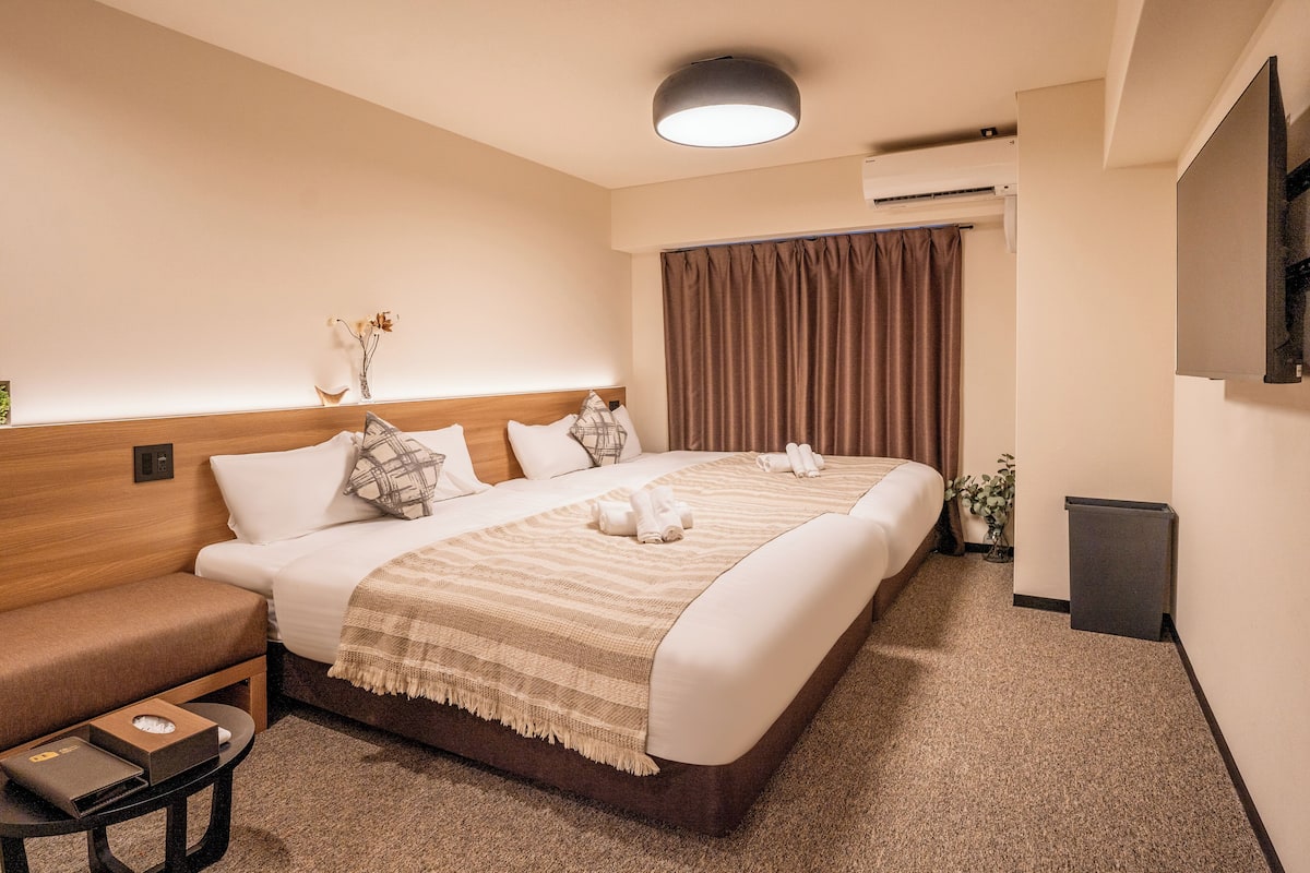 Quadruple Room, Non Smoking, Private Bathroom